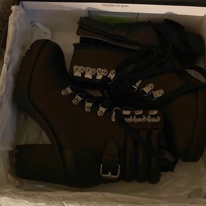 Mia boots. Size 6.